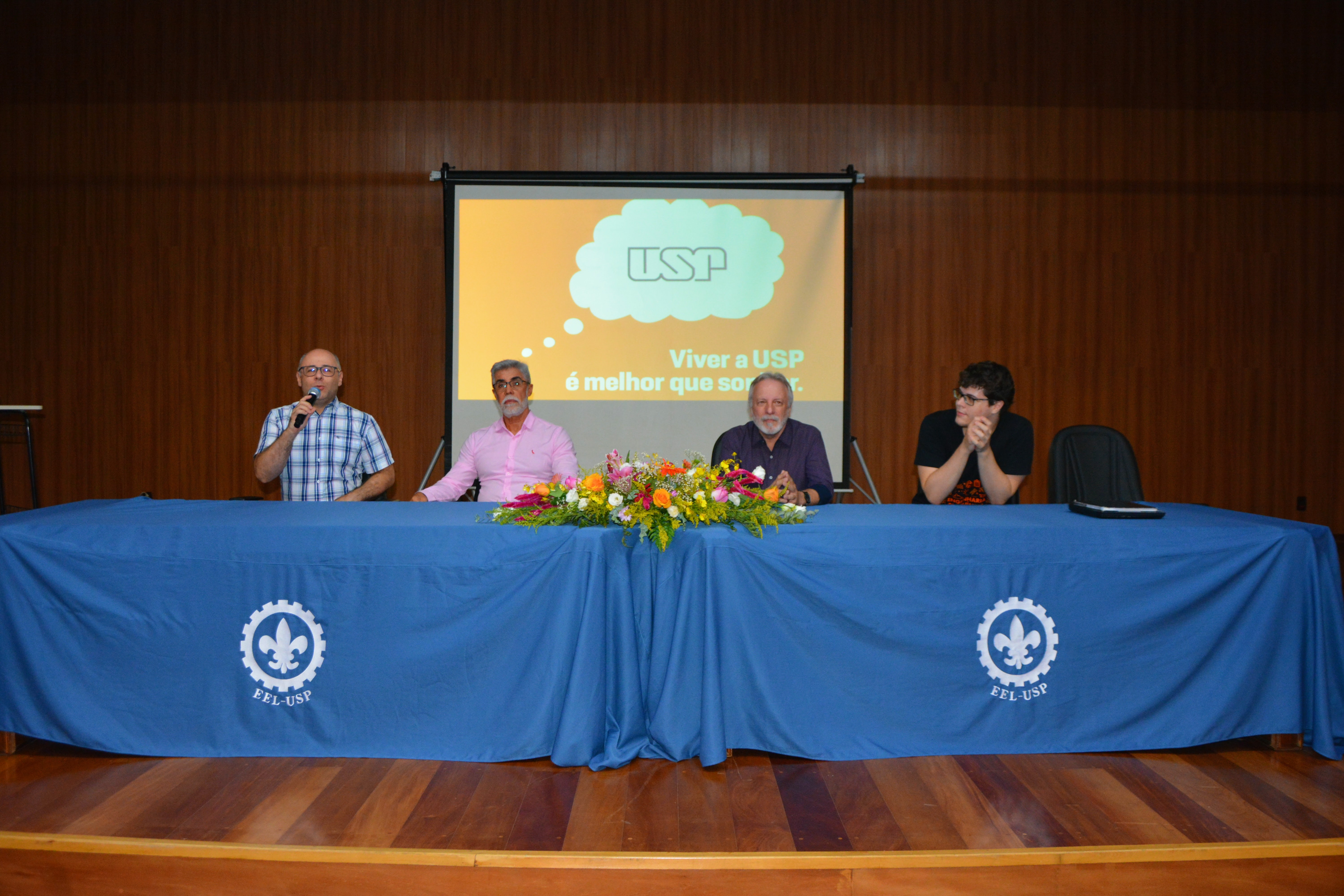 Semana de Recepção dos Calouros da USP 2024. Prof. Herlandí Andrade; Prof. Silvio Silverio da Silva; Prof. Durval Rodrigues Junior e Eduardo Menegotto.